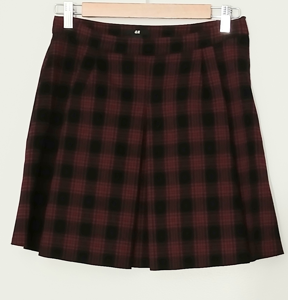 H&M Women's Plaid Mini Skirt Womens Size 6 Black & Red Y2K Dark Academia Pleated